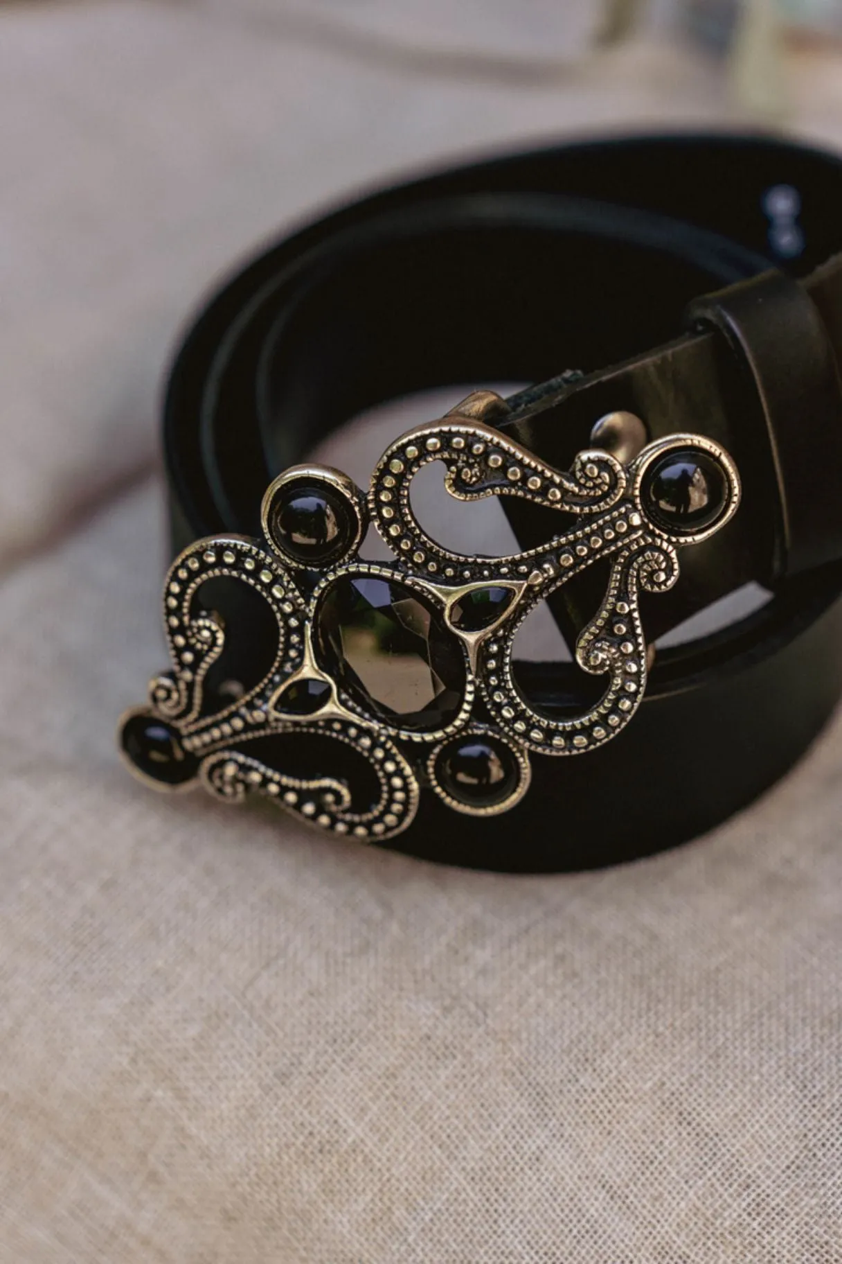 Bijoux Arabesque - Ceinture femme en cuir noir fabriquée en France