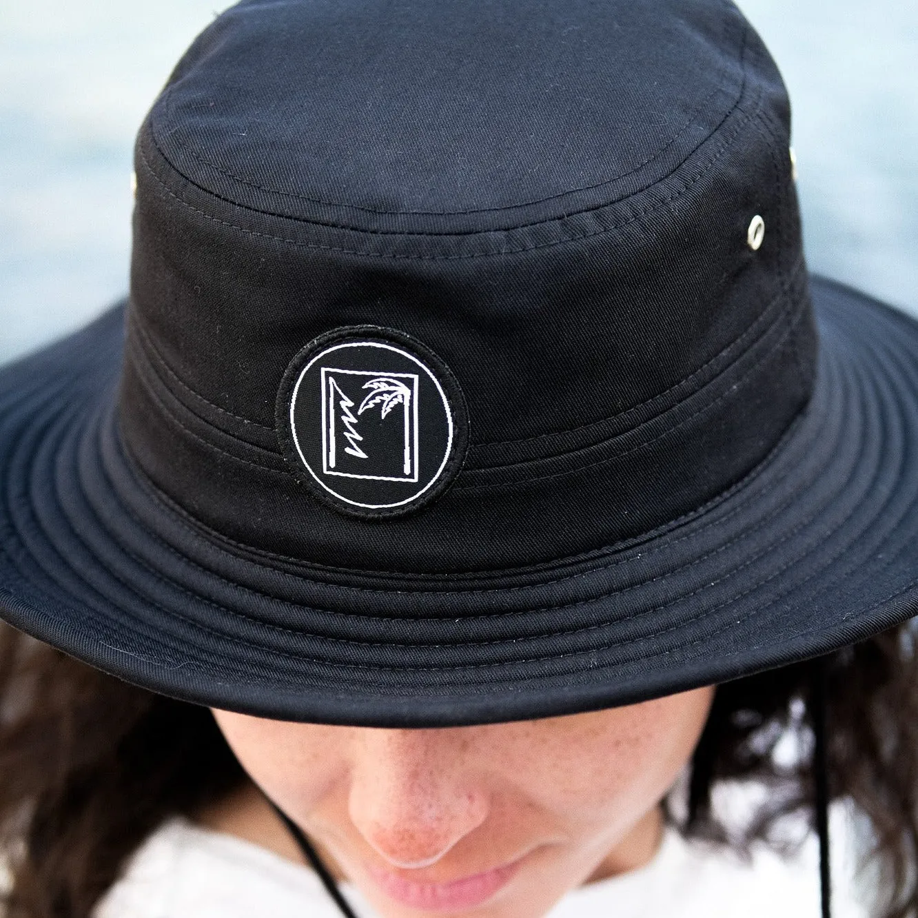 CHAPEAU SONK NOIR - visière semi-rigide pour femme