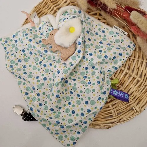 Doudou plat et hochet de dentition