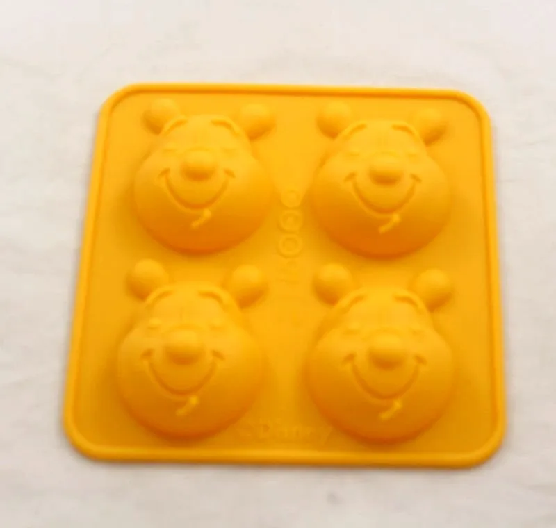 Moule en silicone Winnie l\\\'ourson DISNEY moule à gâteaux 4 têtes 1...