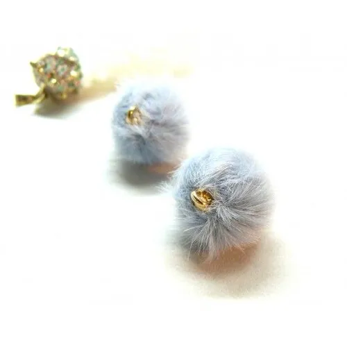 Ps11873552 pax 2 pendentifs pompons boules en fourrure douce 18mm bleu gris avec attache doré